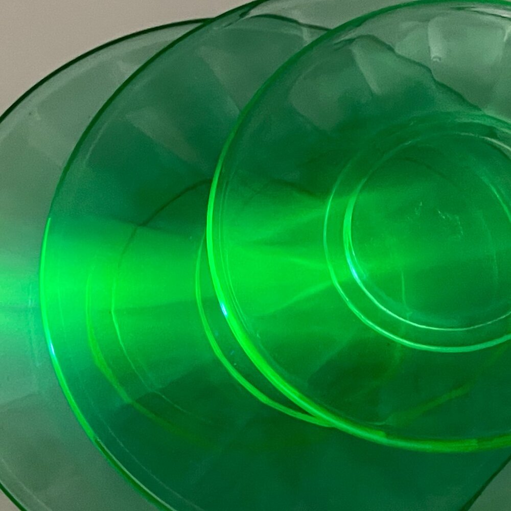 1930s Akro Agate Uranium Glass Espresso-Sized Glass Set - Picture 4 of 15